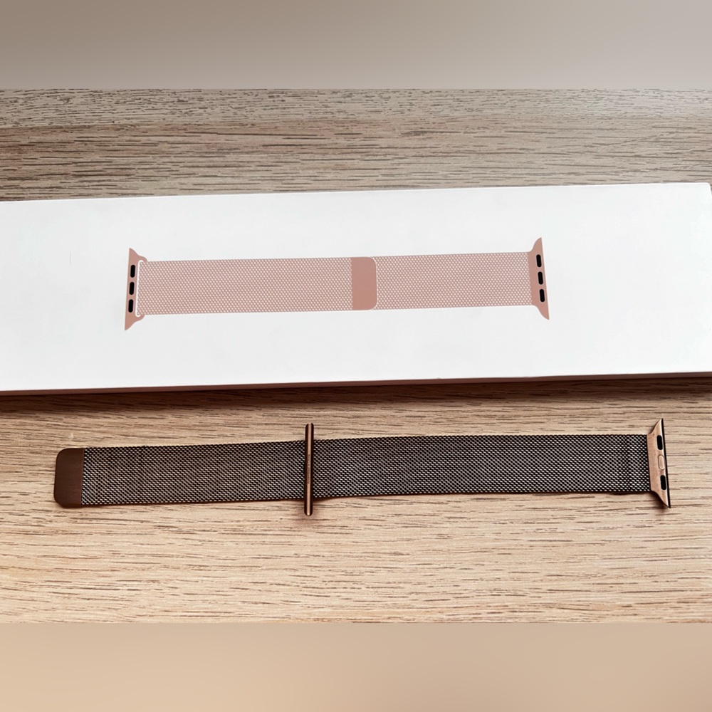 Milanese loop Apple Watch 40mm / rose gold